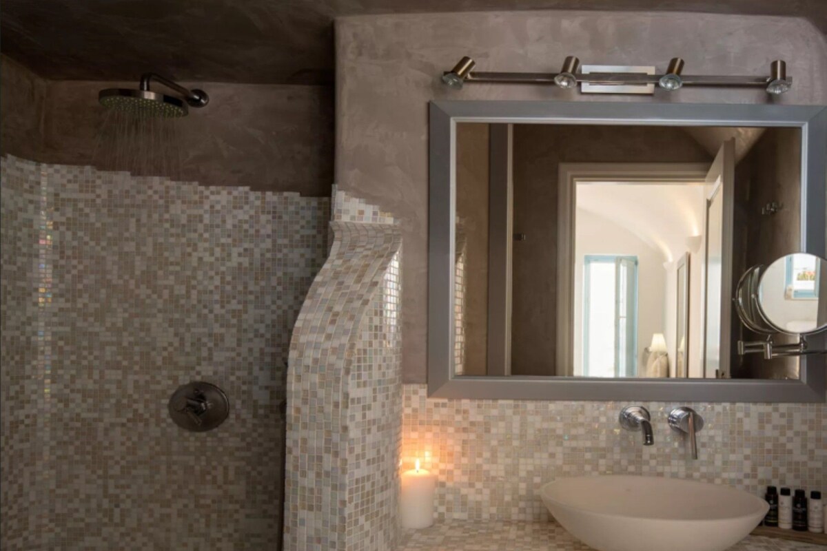Bathroom | Shower, eco-friendly toiletries, hair dryer, towels