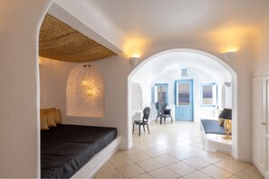Suite (Golden Echo) - Above Blue Suites (Santorini)