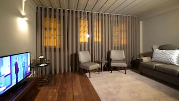 Deluxe Suite | 1 bedroom, premium bedding, down comforters, minibar