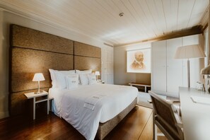 Deluxe Suite | 1 bedroom, premium bedding, down duvets, minibar - Hotel da Oliveira (Guimarães)
