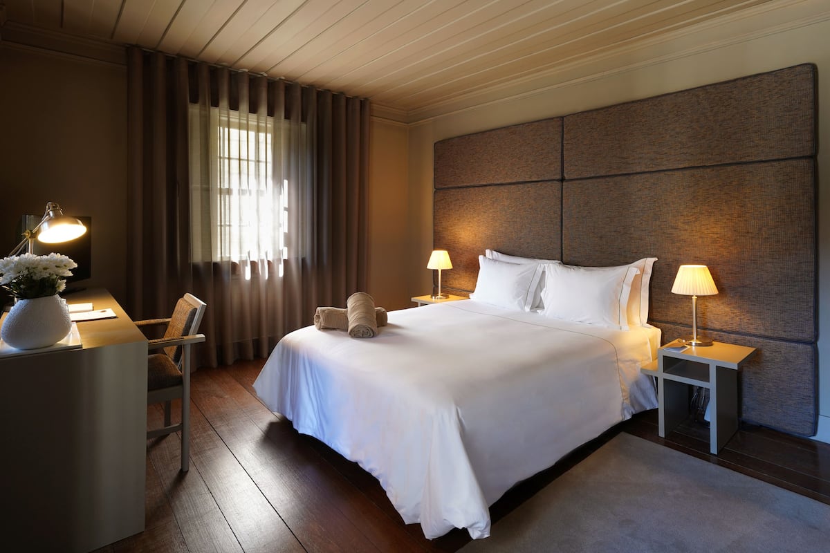 1 bedroom, premium bedding, down comforters, minibar