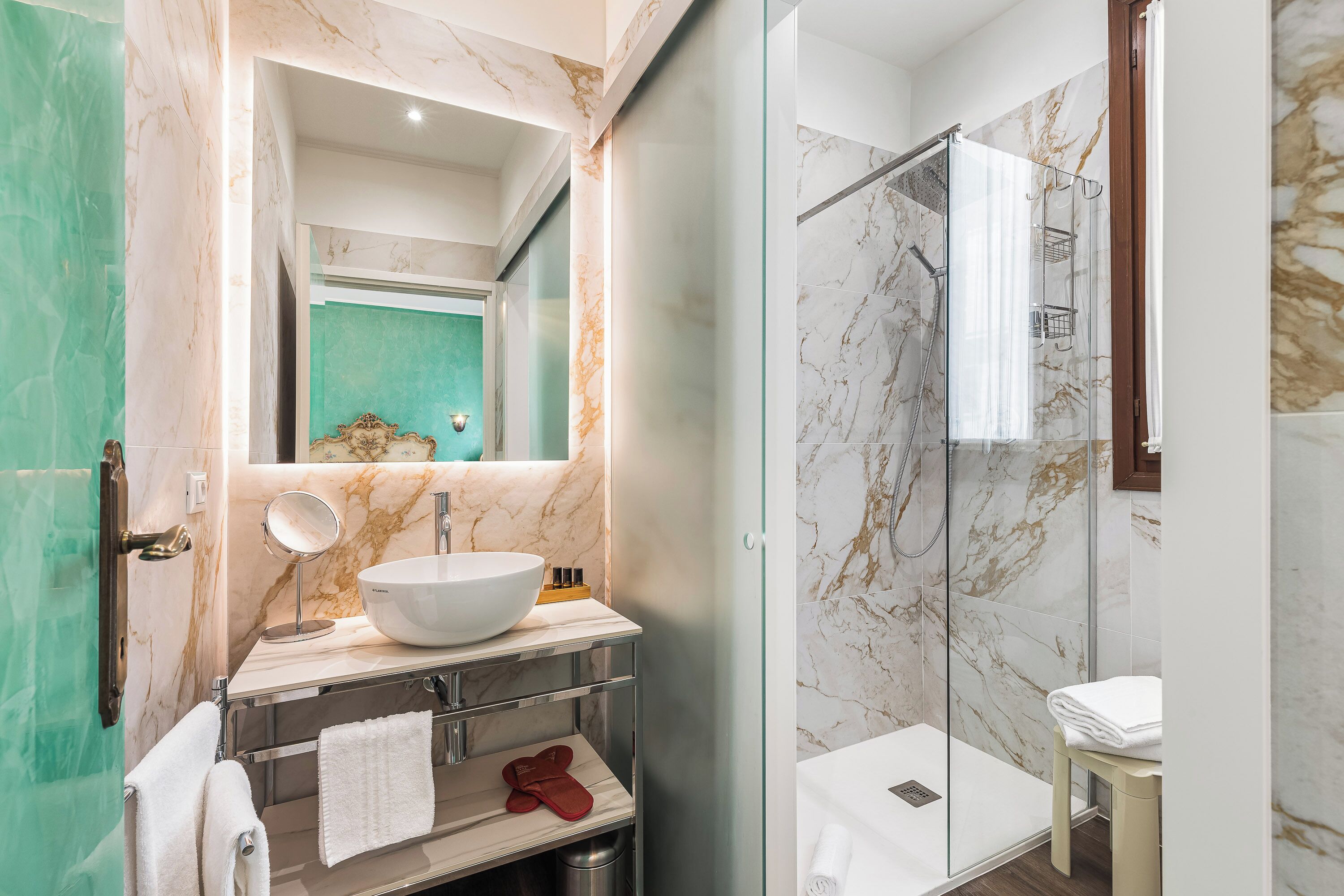 deluxe double room, canal view | bathroom | combined shower/bathtub, free toiletries, hair dryer, bidet