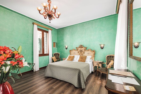 Deluxe Double Room, Canal View