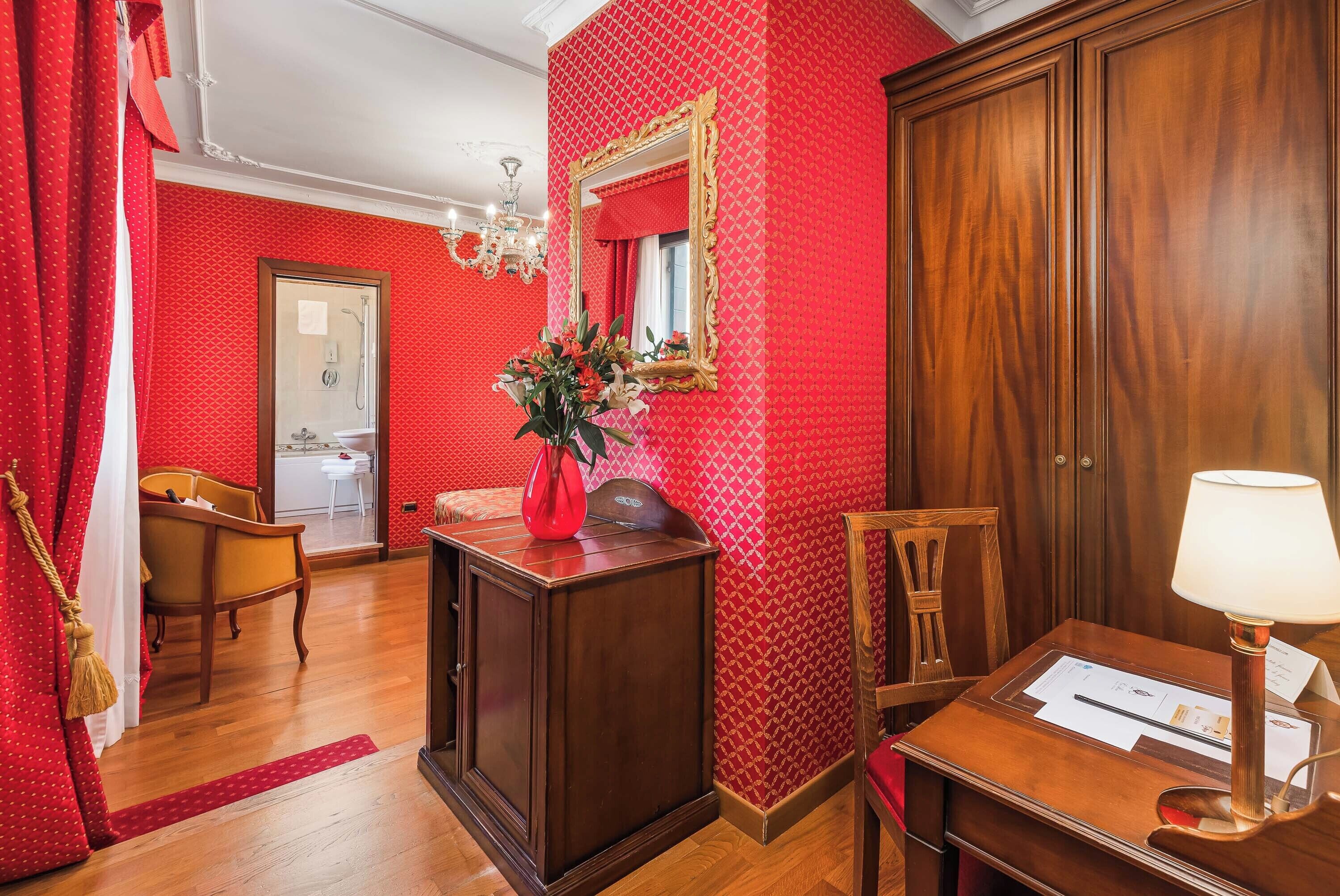 deluxe room (platinum) | hypo-allergenic bedding, minibar, in-room safe, desk