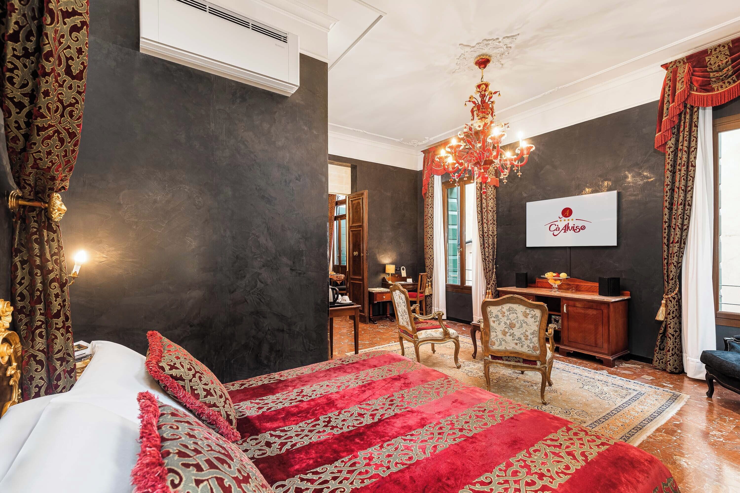 junior suite (diamond) | hypo-allergenic bedding, minibar, in-room safe, desk