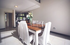 Living area - The Glen Apartments (Cape Town)