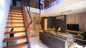 Two Bedroom Loft Apartment | Wohnbereich