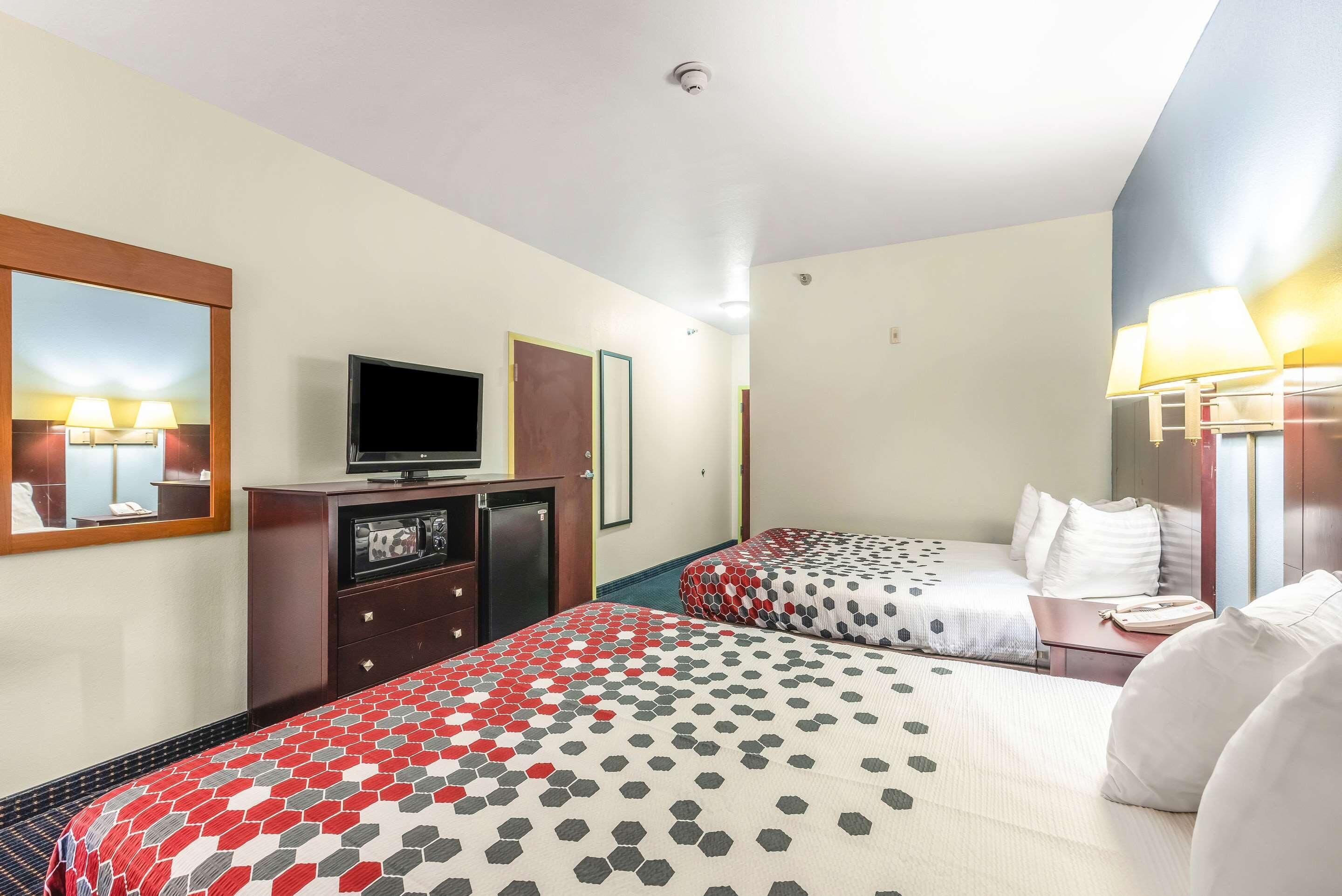 Cots/infant beds, rollaway beds, free WiFi, bed sheets