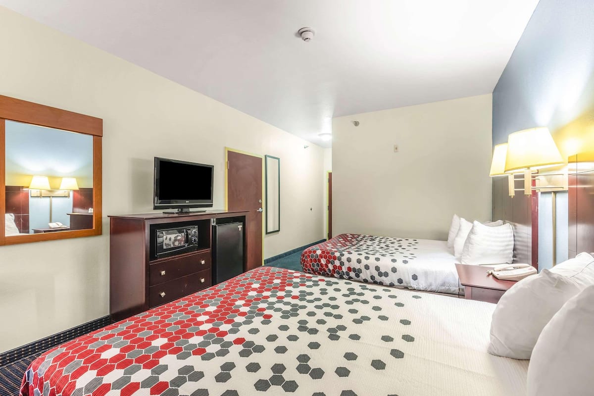 Cunas, camas extra, wifi gratis y ropa de cama