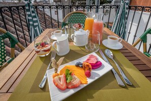 Tägliches großes Frühstück gegen Gebühr