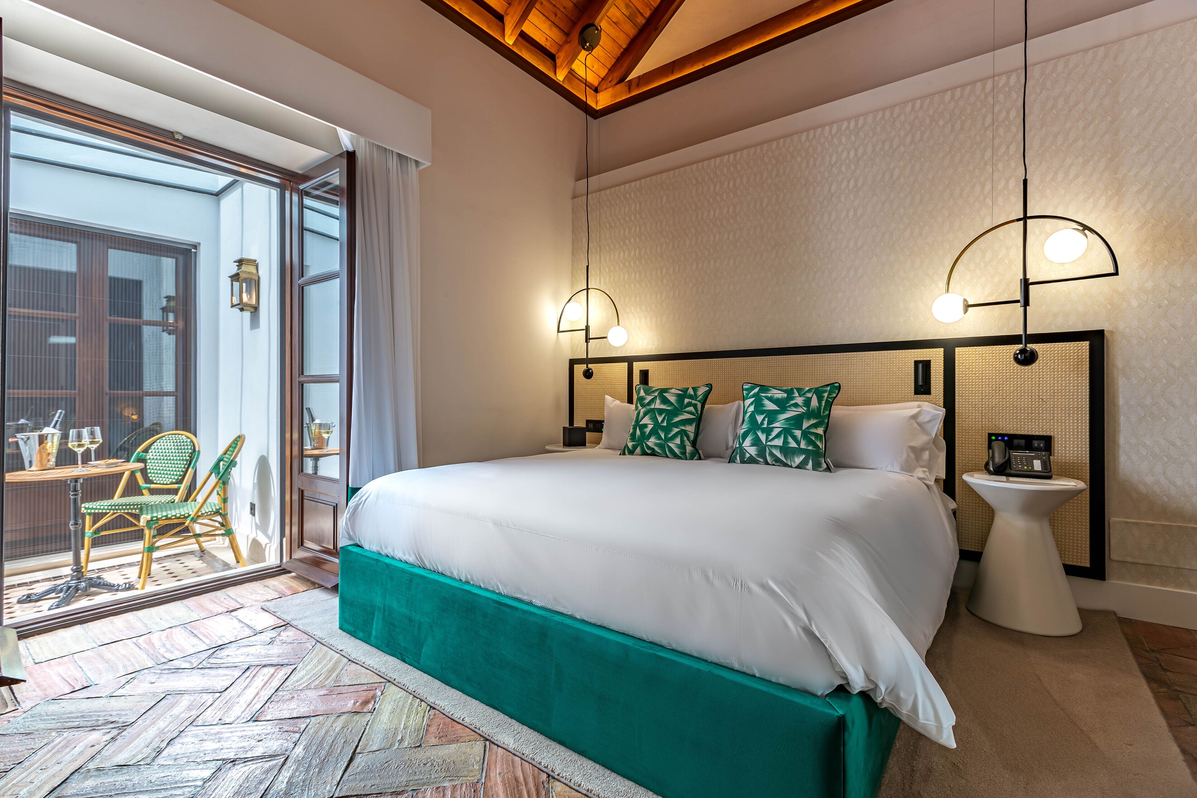 Deluxe Double Room, 1 King Bed, Non Smoking | Egyptian cotton sheets, premium bedding, down duvets, memory-foam beds