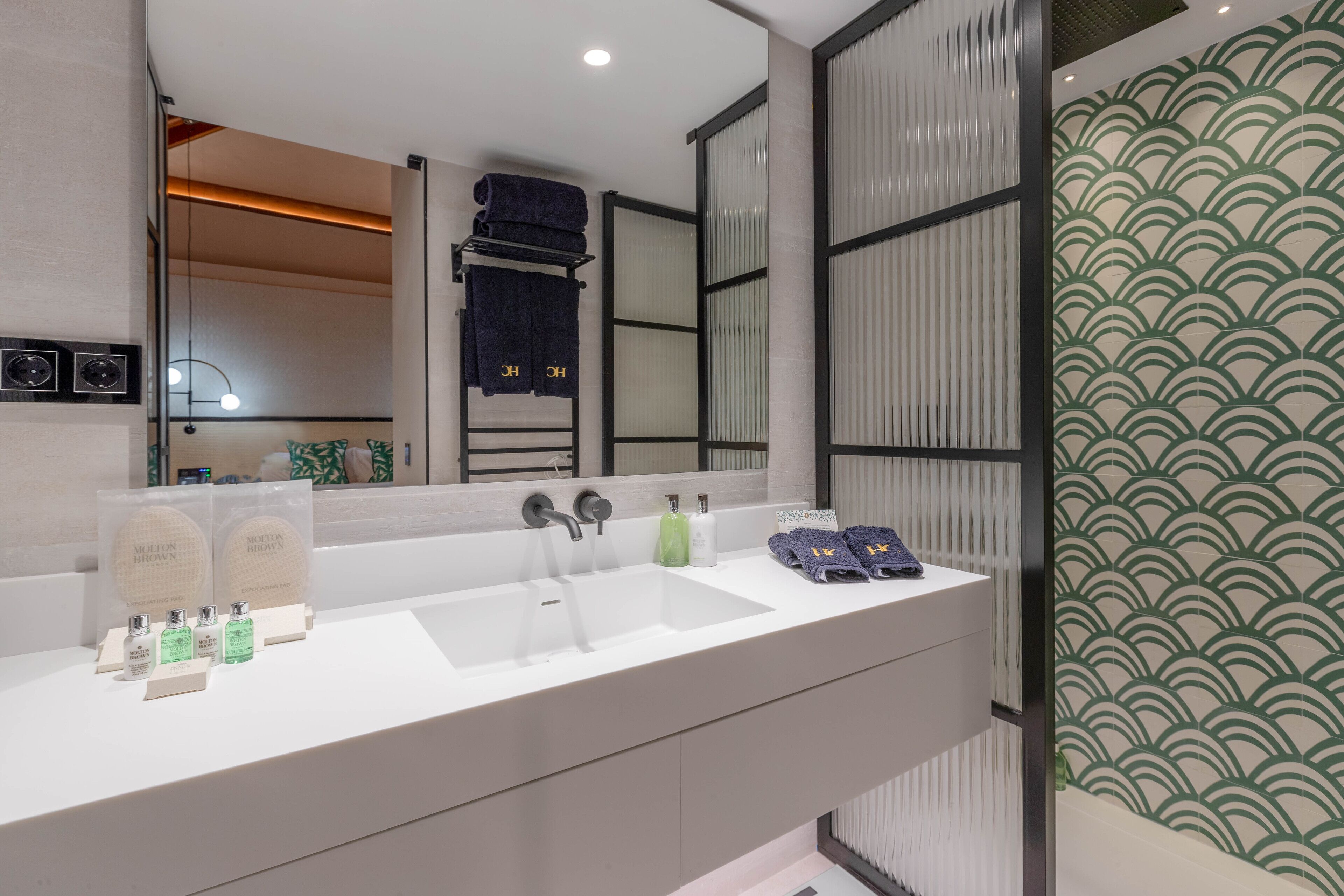 deluxe double room, 1 king bed, non smoking | bathroom | shower, rainfall showerhead, designer toiletries, hair dryer