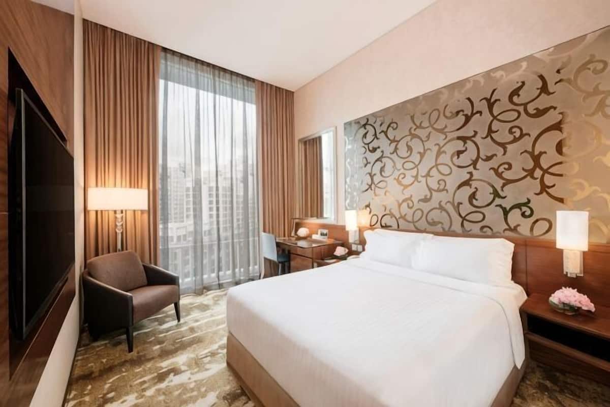 Free minibar, in-room safe, desk, iron/ironing board