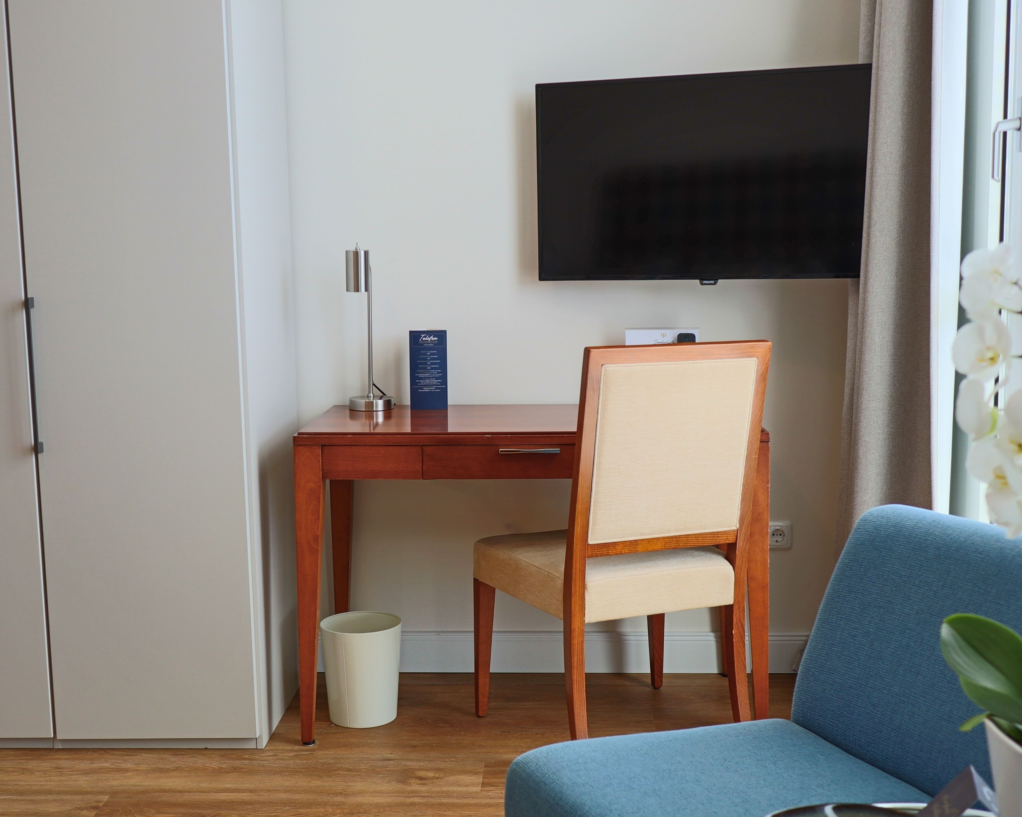 economy double room | living area | lcd tv