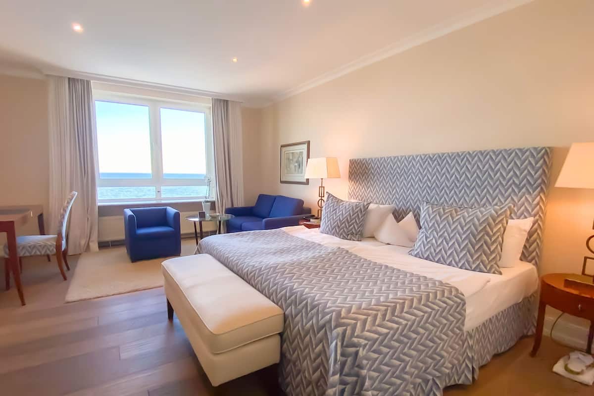 Luxus - Doppelzimmer mit Meerblick - oberste Etage | Down comforters, minibar, in-room safe, desk