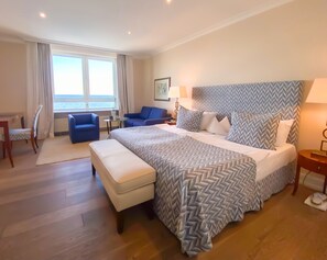 Luxus - Doppelzimmer mit Meerblick - oberste Etage | Down comforters, minibar, in-room safe, individually furnished - Grand Hotel Seeschlösschen Sea Retreat & SPA (Timmendorfer Strand)