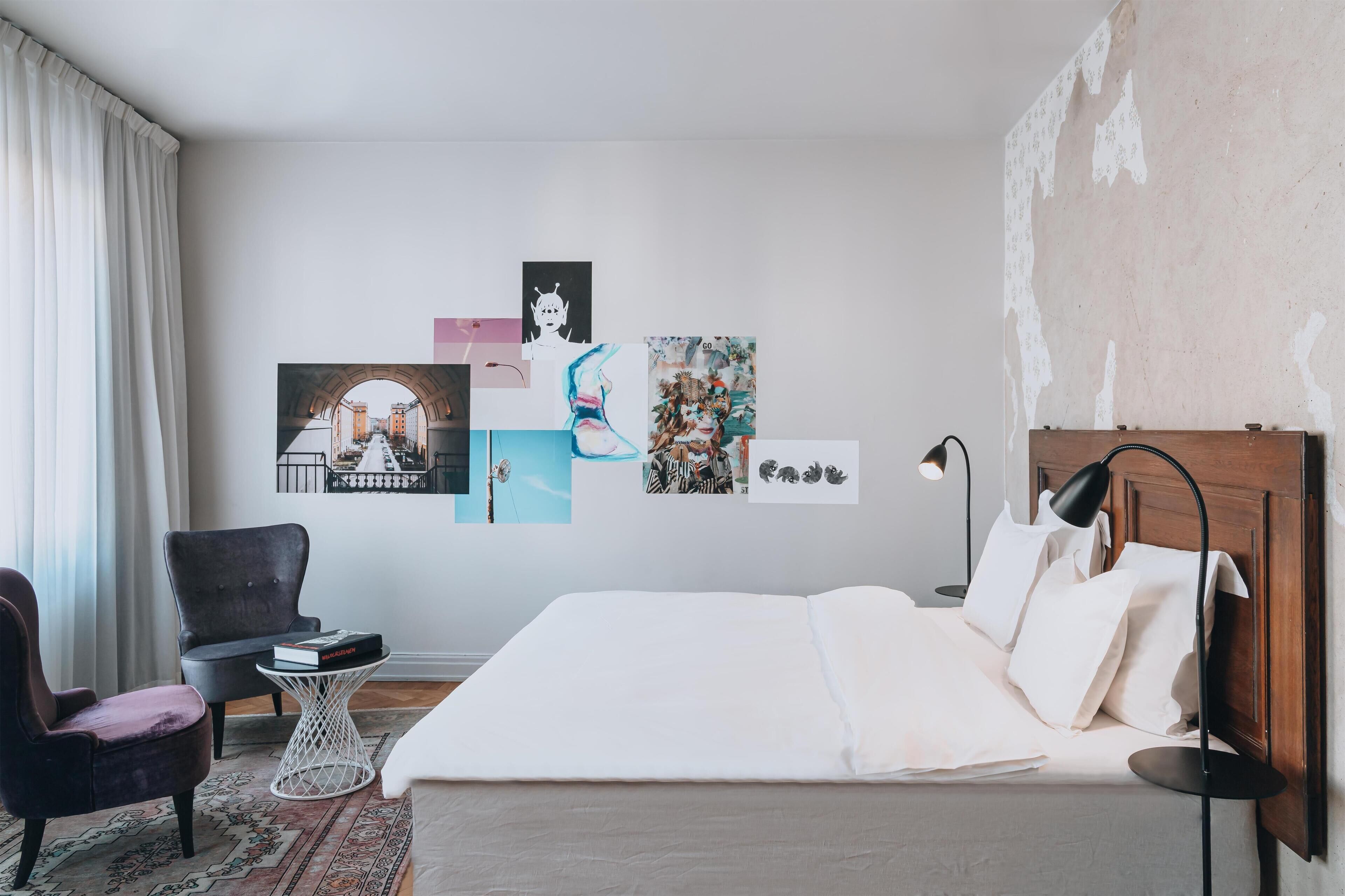 デラックス ルーム キングベッド 1 台 | 高級寝具、ピロートップベッド、セーフティボックス (室内)、客室ごとに異なる装飾