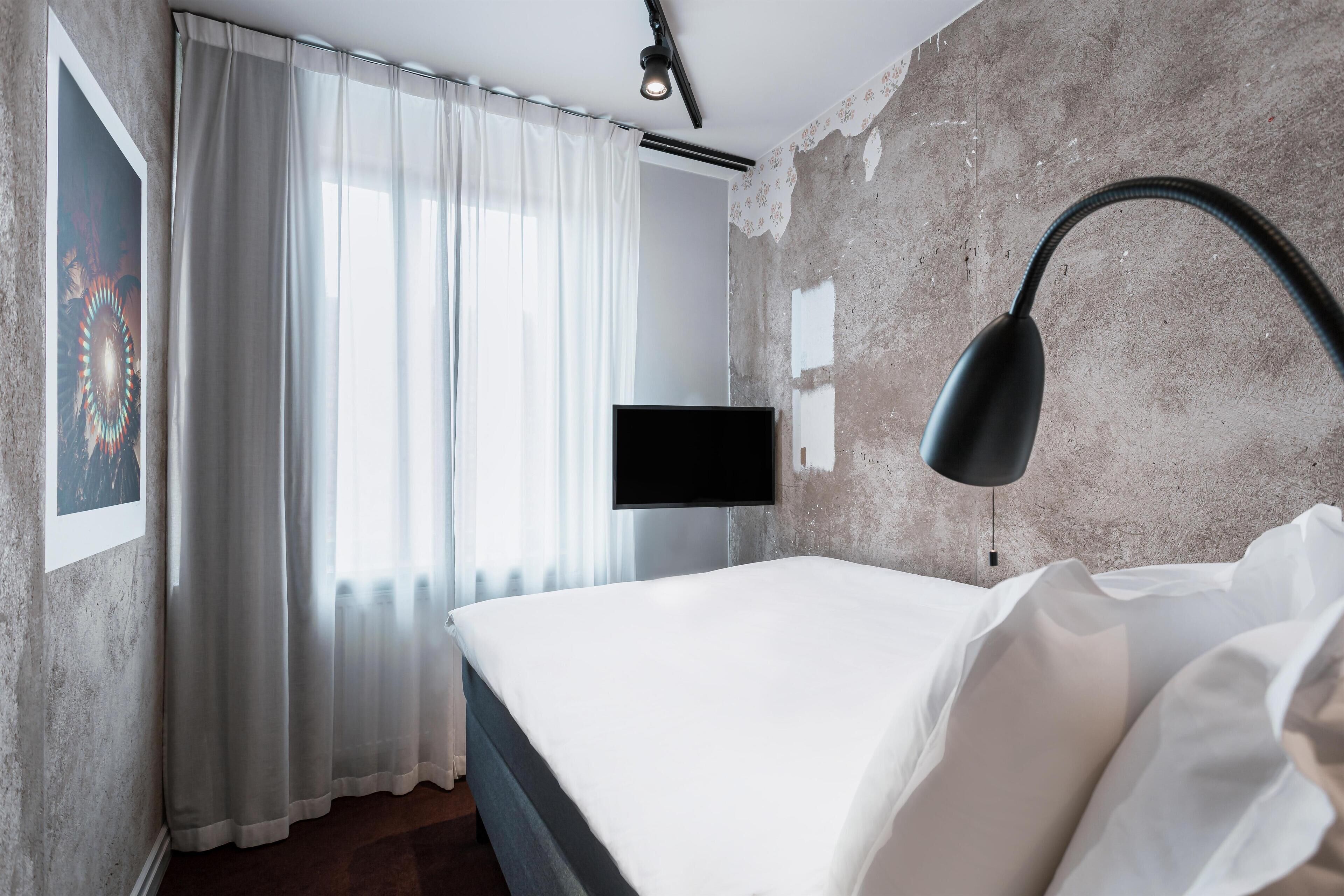 ルーム ダブルベッド 1 台 | 高級寝具、ピロートップベッド、セーフティボックス (室内)、客室ごとに異なる装飾