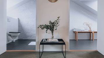 Designer-Toilettenartikel, Haartrockner, Fußbodenheizung (Badezimmer)