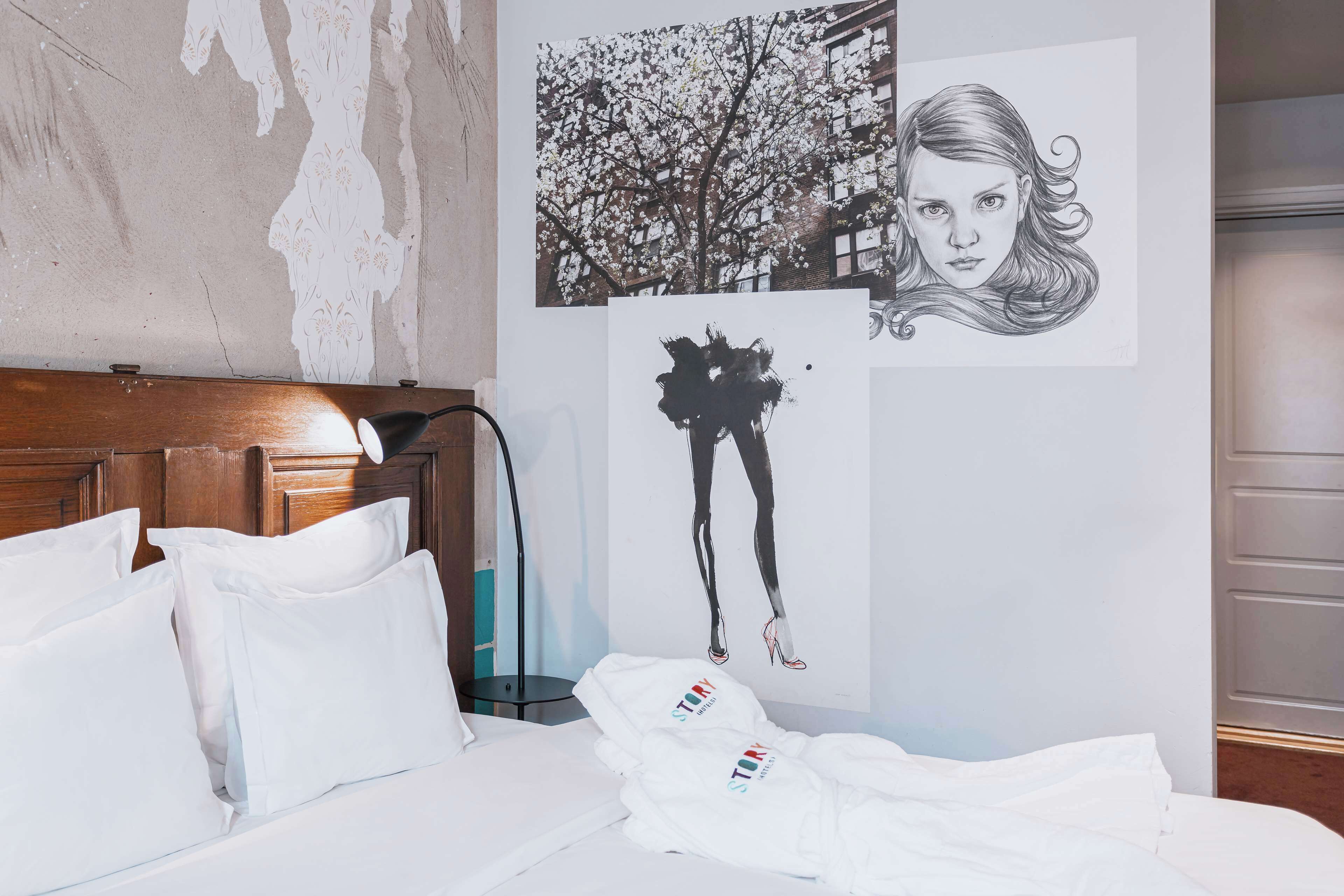 deluxe room, 1 queen bed | premium bedding, pillow-top beds, in-room safe, individually decorated