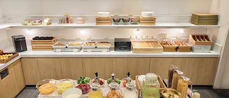 Daily buffet breakfast (JPY 1980 per person)