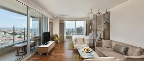 Junior Suite | 1 bedroom, in-room safe, desk, laptop workspace