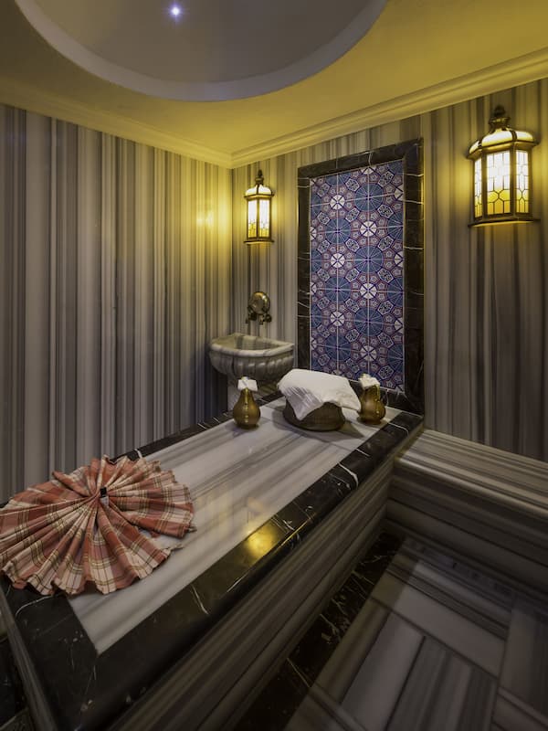 Sauna, hot tub, steam room, Turkish bath/hammam, body treatments