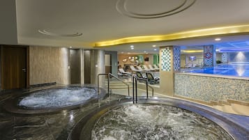 Bañera de hidromasaje interior