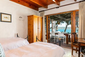 Frank Wightman Cottage Wood-Fired Hot Tub | In-room safe, free cots/infant beds, free WiFi, bed sheets