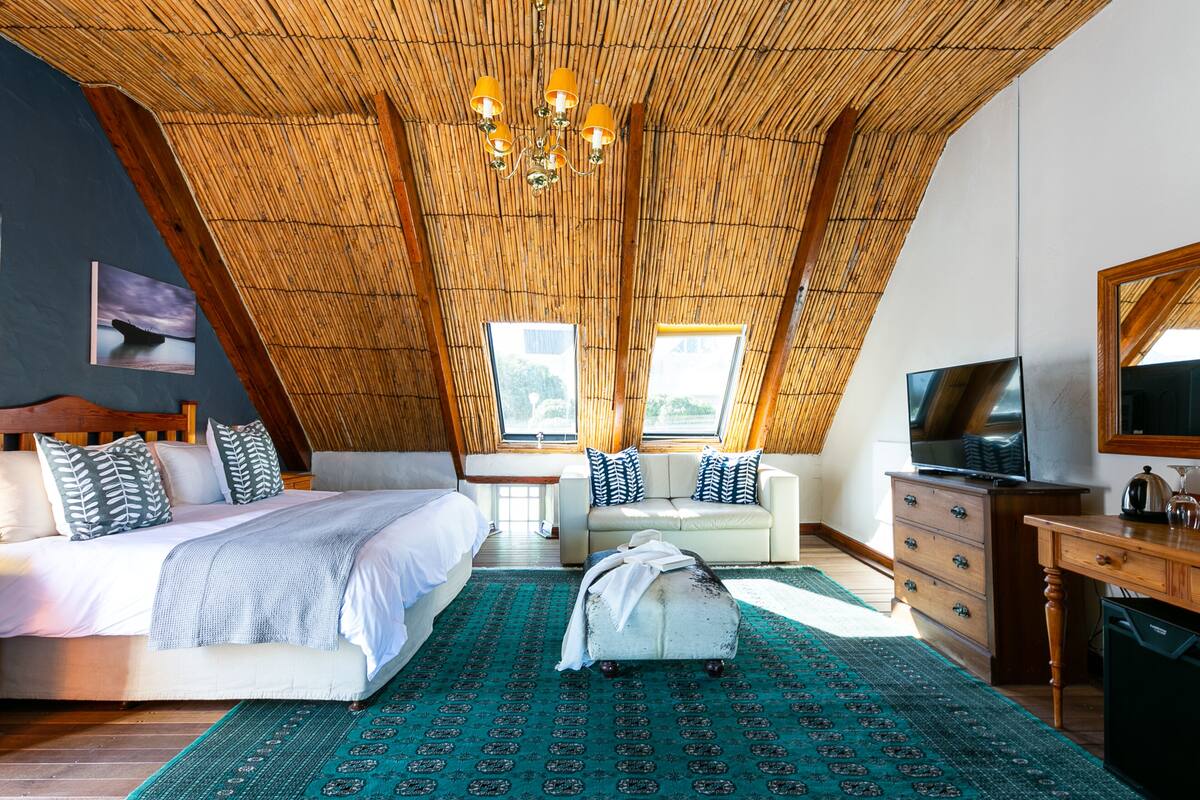 romantic room, 1 king bed | 1 bedroom, in-room safe, free cots/infant beds, free wifi