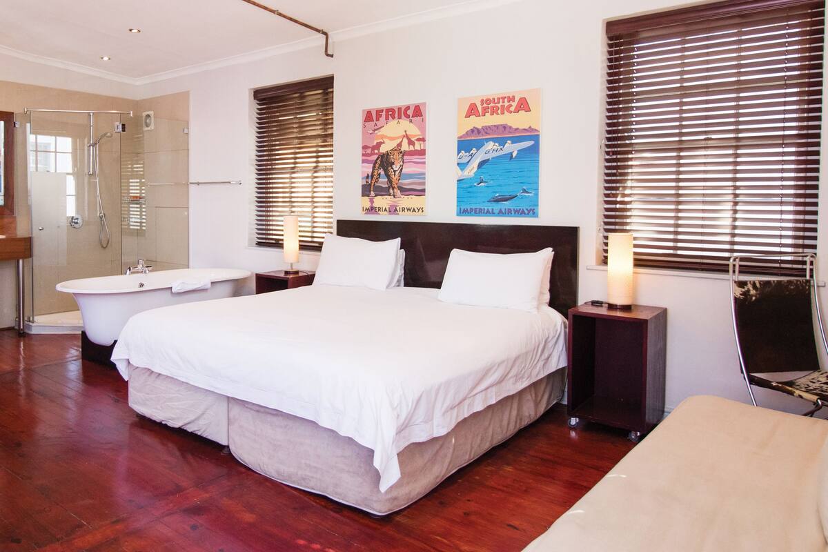 Premier Double Room, 1 King Bed | Minibar, in-room safe, iron/ironing board, WiFi (free)