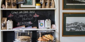 Breakfast, lunch and brunch served - Hotel Charles (Cape Town)