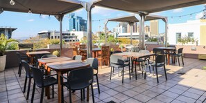 Breakfast, lunch and brunch served - Hotel Charles (Cape Town)