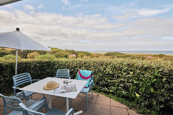 Free cots/infant beds, bed sheets