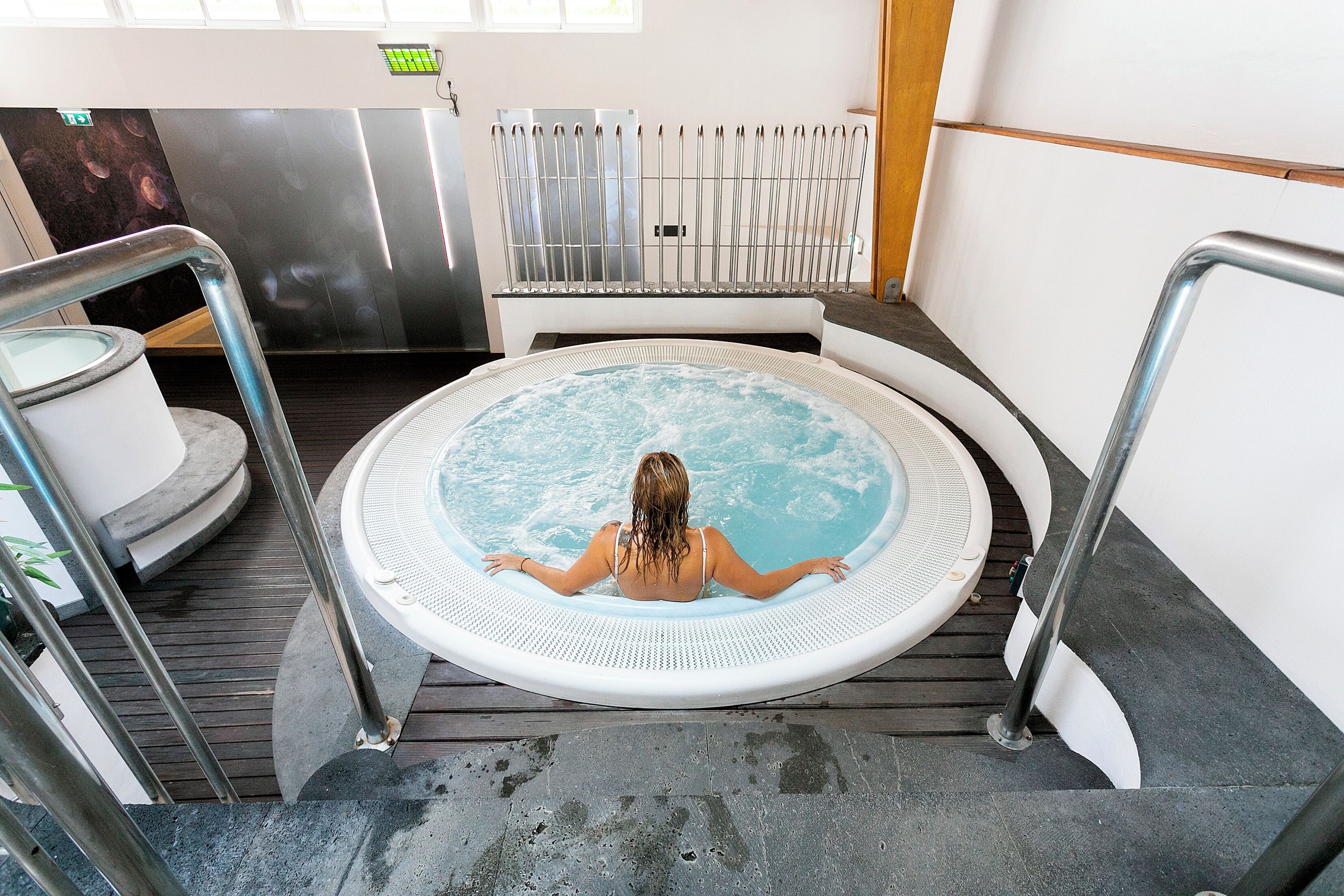Indoor spa tub