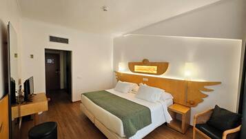 In-room safe, blackout curtains, free WiFi, bed sheets