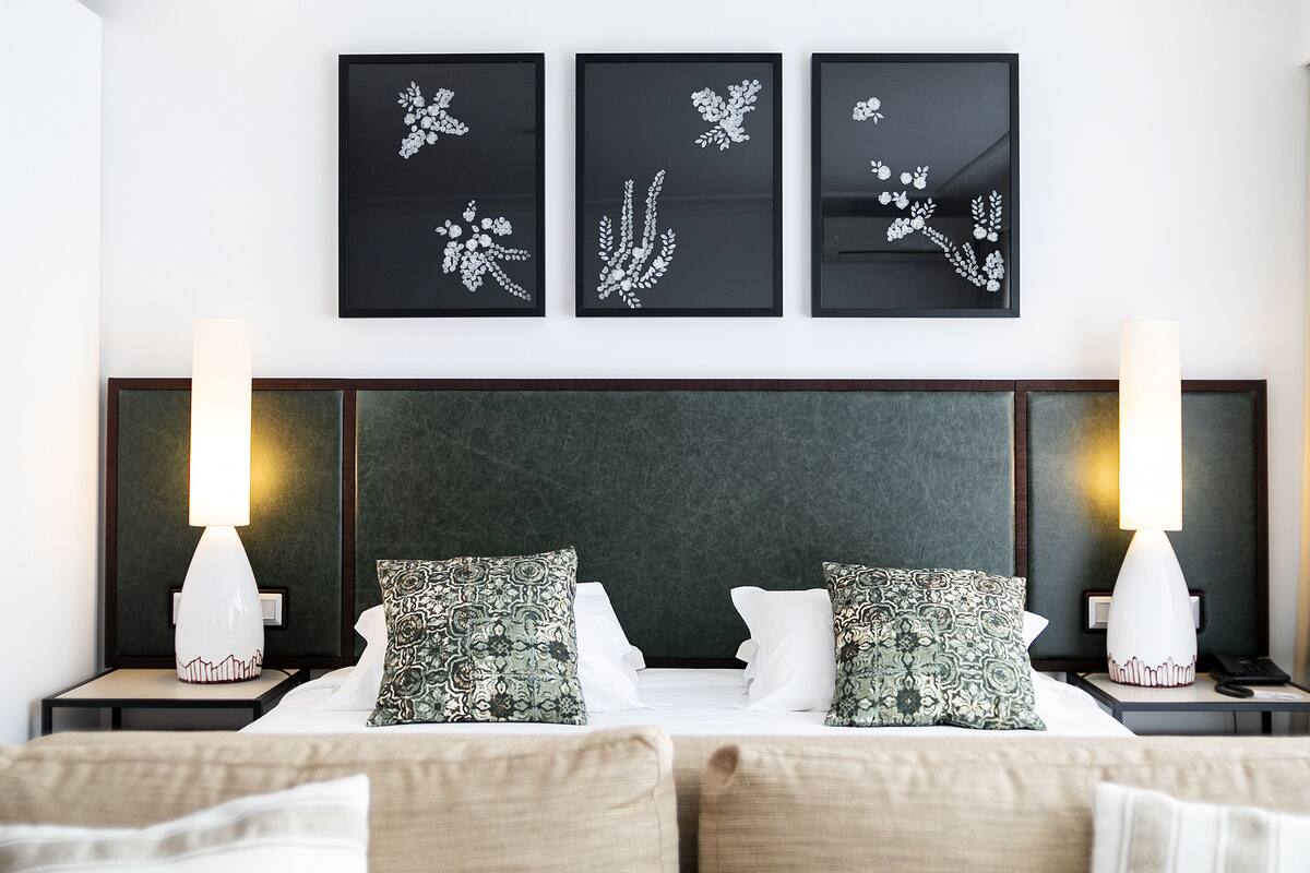 junior studio suite, 1 bedroom, balcony, ocean view | 1 bedroom, blackout curtains, free wifi, bed sheets