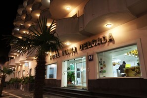 Front of property – evening/night - Hotel Ponta Delgada (Ponta Delgada)