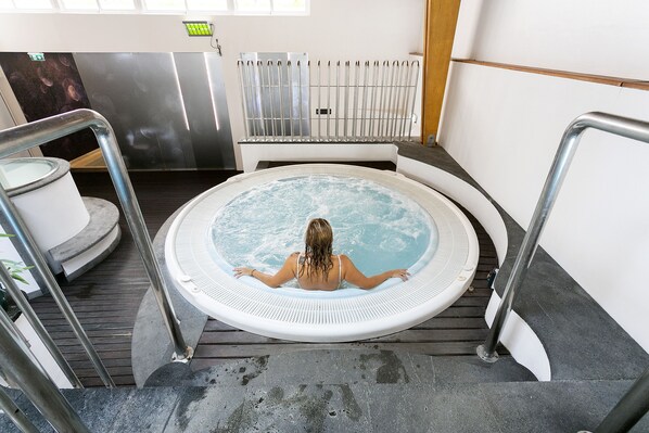 Indoor spa tub - Hotel Ponta Delgada (Ponta Delgada)