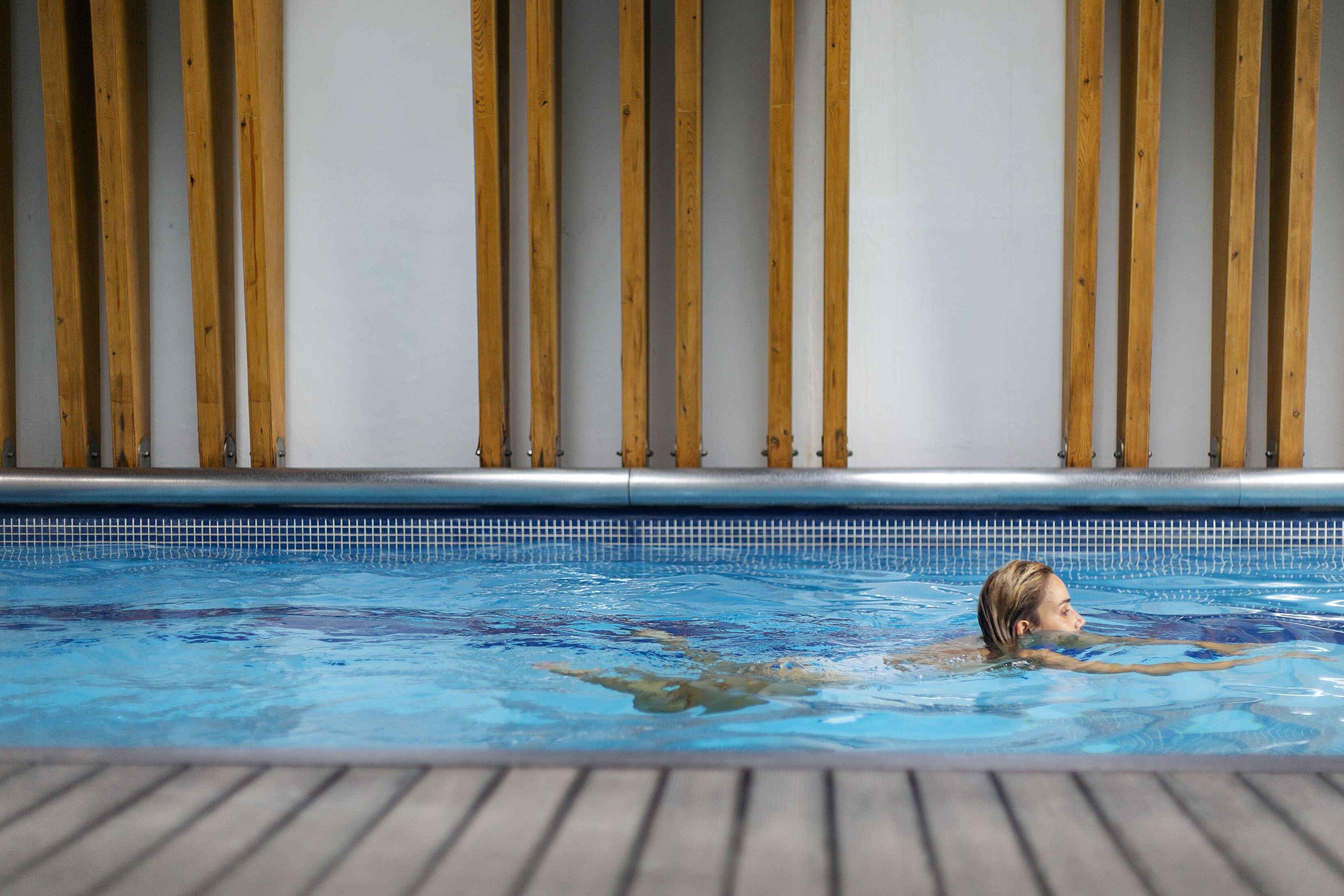 indoor pool, open 9:00 am to 9:00 pm, pool loungers