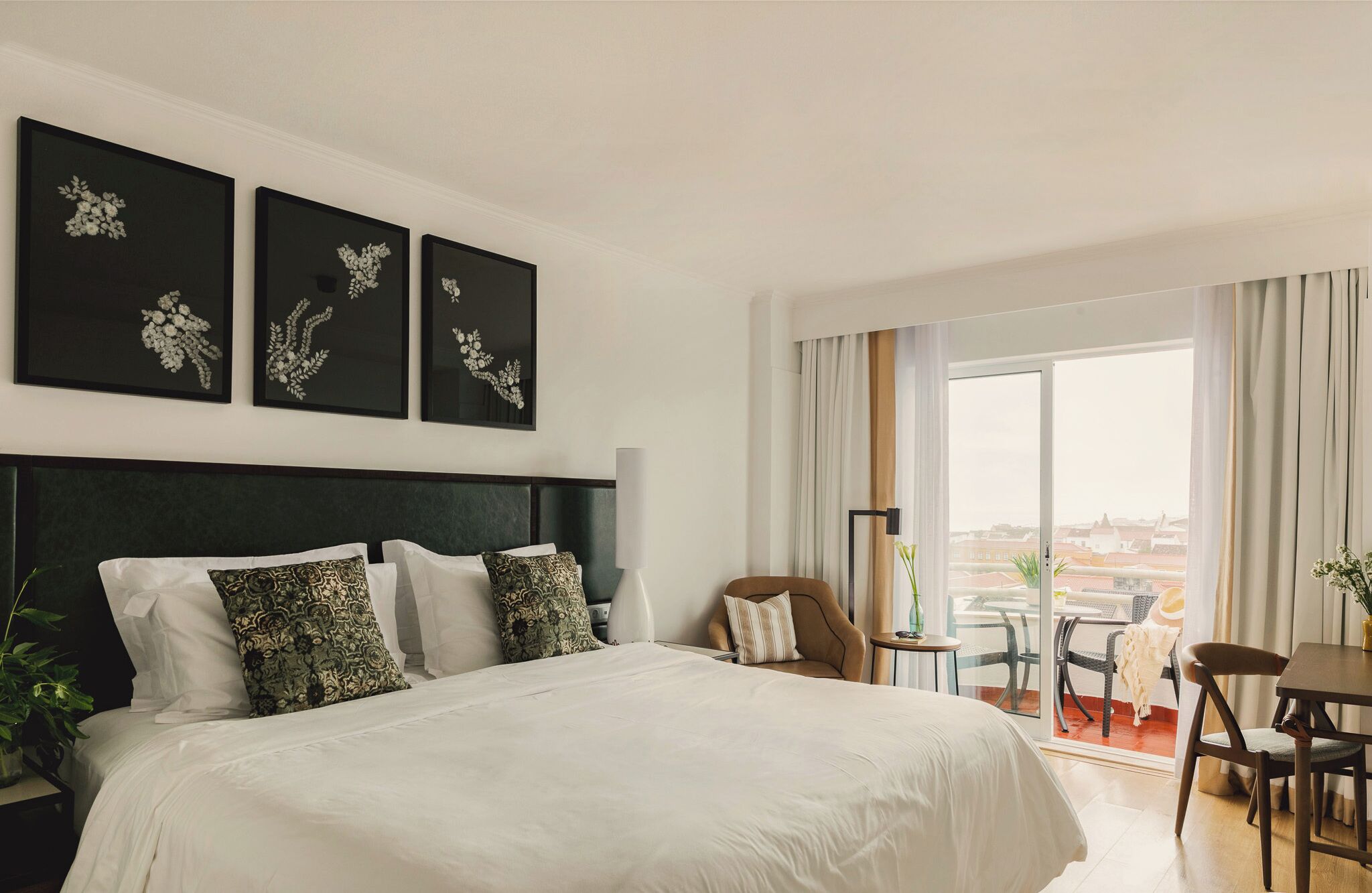Business Double or Twin Room | In-room safe, blackout drapes, WiFi (free), bed sheets