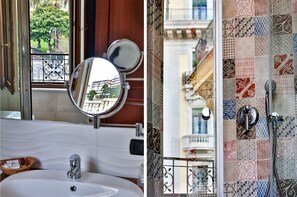 Superior Double Room | Bathroom | Shower, rainfall showerhead, free toiletries, hair dryer - Pinto Storey Hotel (Naples)