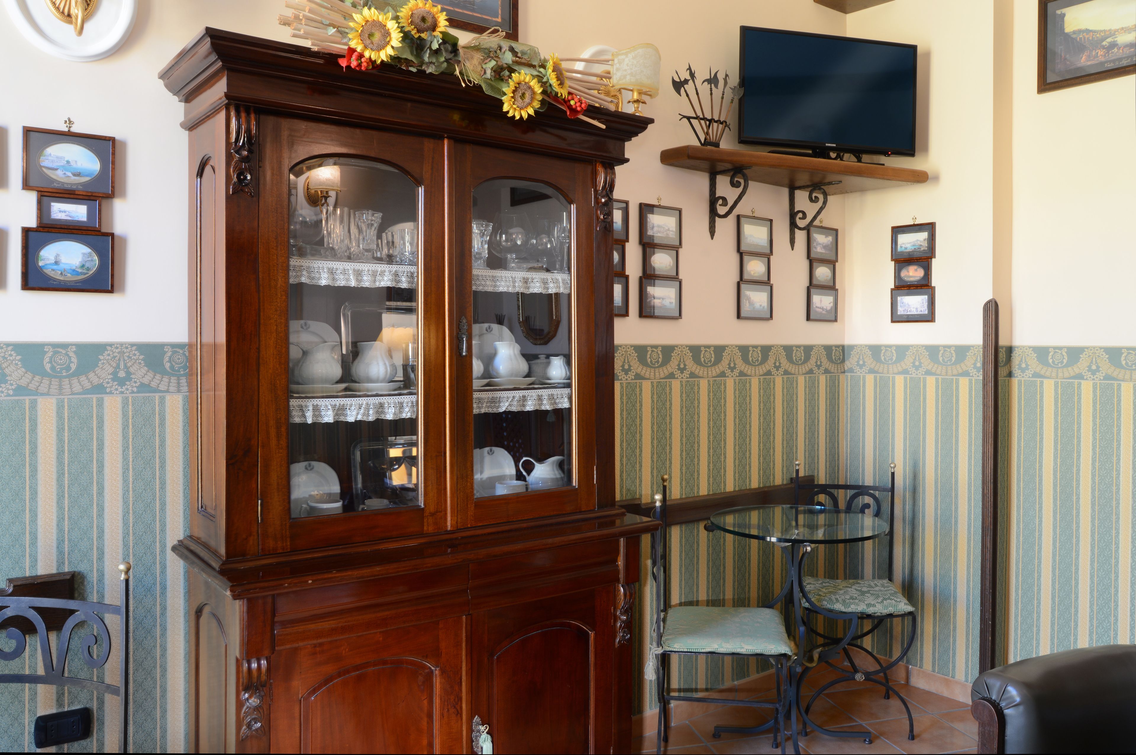 Photo - Pinto-Storey Hotel