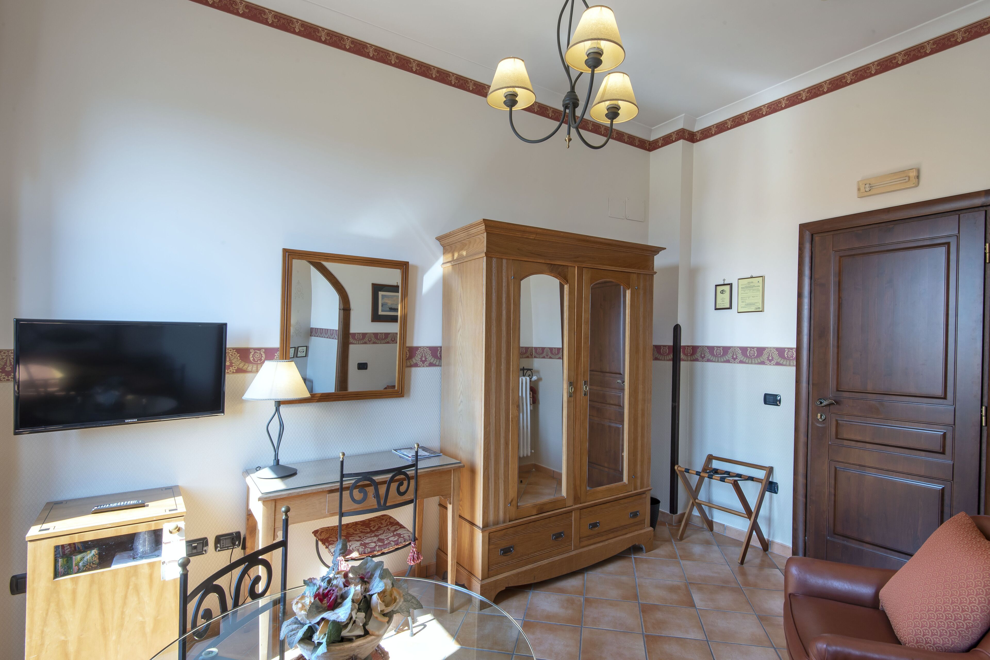 Photo - Pinto-Storey Hotel