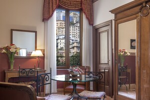 Minibar, in-room safe, desk, soundproofing