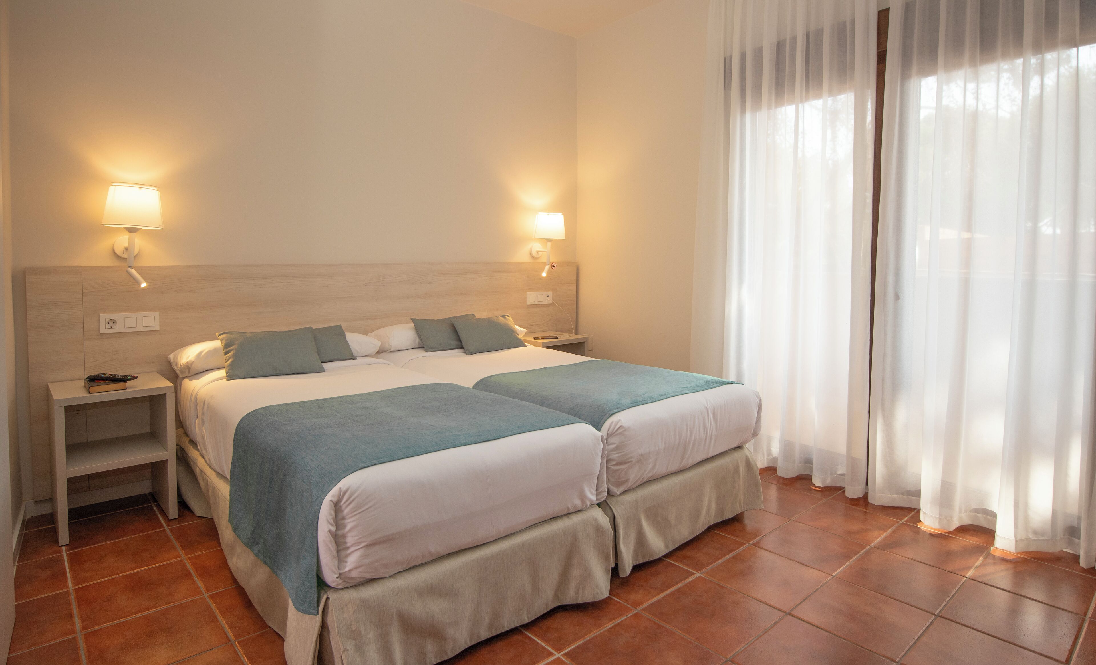 Biancheria da letto di alta qualità, copriletto in piuma, minibar