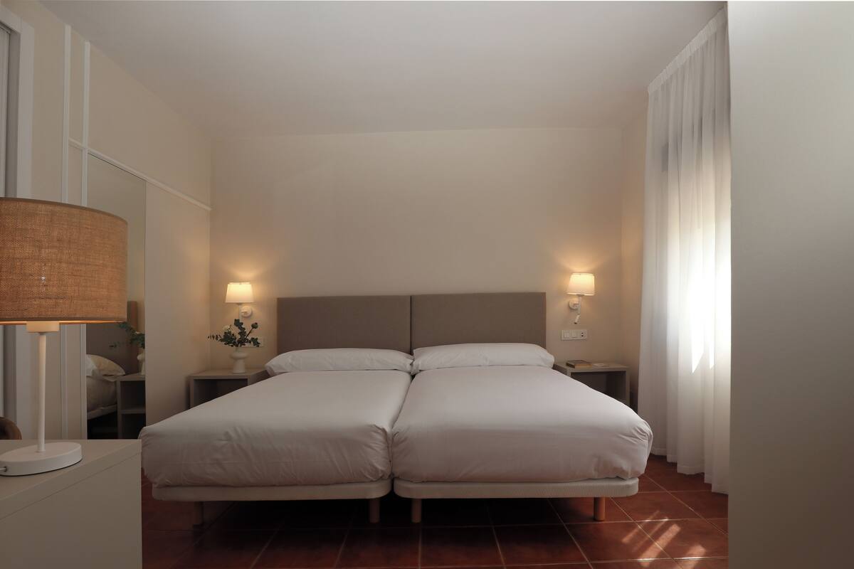 Premium bedding, down duvets, minibar, in-room safe