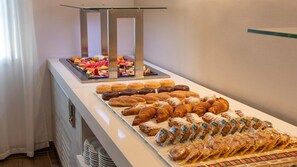 Tägliches Frühstücksbuffet gegen Gebühr