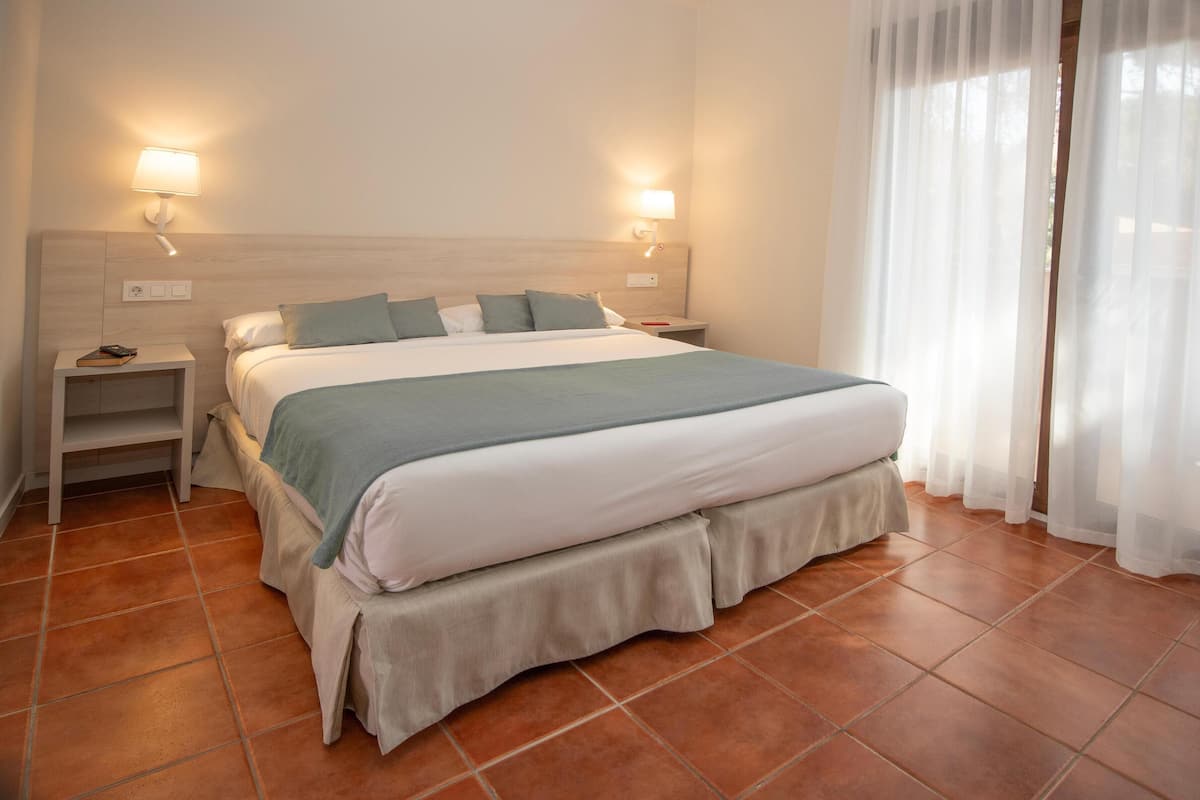 Family Room (2 Adults + 1 Child) | Premium bedding, down comforters, minibar, in-room safe