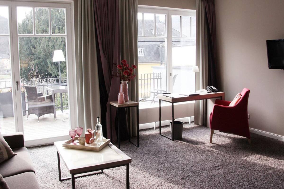Deluxe Double Room, 1 Double Bed | Hypo-allergenic bedding, minibar, in-room safe, desk